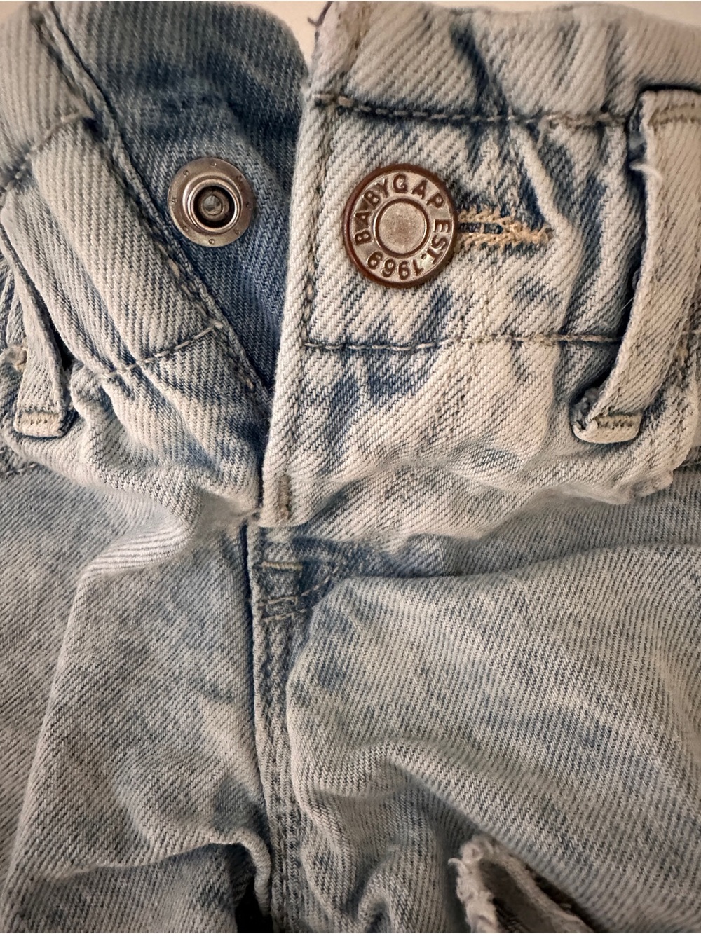 GAP Light Wash Denim Shorts for baby girl - Picture 3 of 4